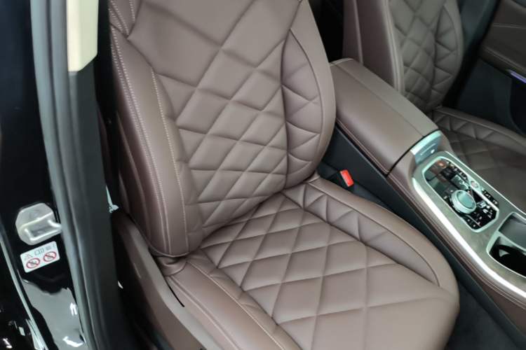 Used BMW X5 2023 xDrive 30Li Luxury M Sport Night Edition Package Right Front Seat
