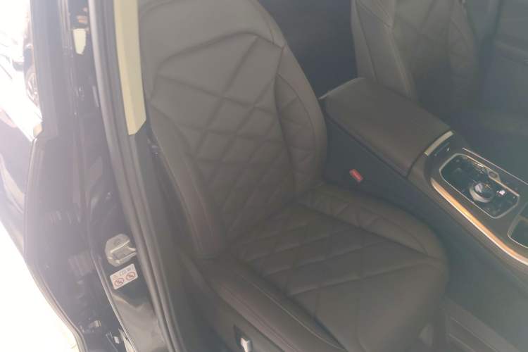 Used BMW X5 2023 xDrive 30Li Luxury M Sport Package Right Front Seat