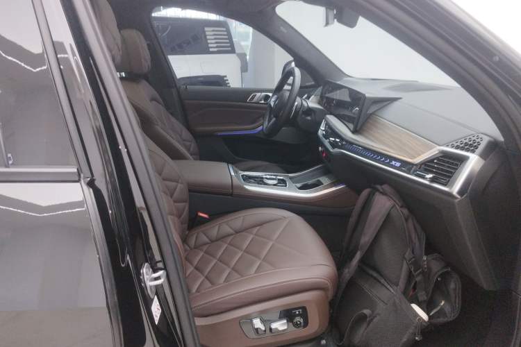Used BMW X5 2023 xDrive 40Li M Sport Night Edition Package Right Front Seat