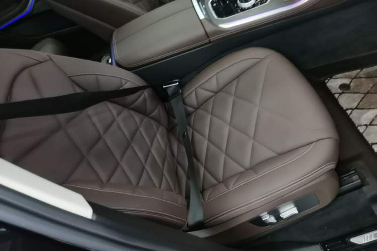 Used BMW X5 2023 xDrive 30Li Luxury M Sport Night Edition Package Right Front Seat