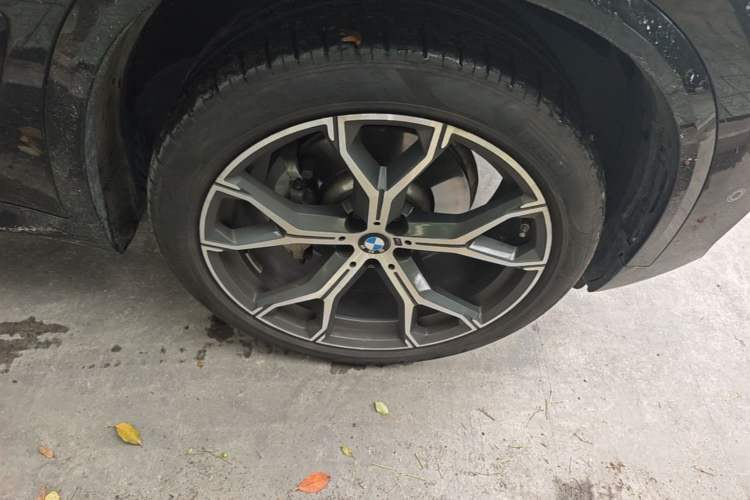 Used BMW X5 2023 xDrive 30Li Luxury M Sport Package Right Front Wheel Hub