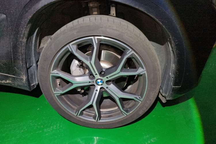 Used BMW X5 2023 xDrive 30Li Luxury M Sport Package Right Front Wheel Hub