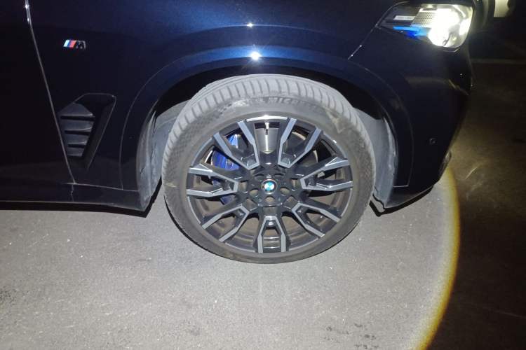 Used BMW X5 2023 xDrive 40Li M Sport Night Edition Package Right Front Wheel Hub