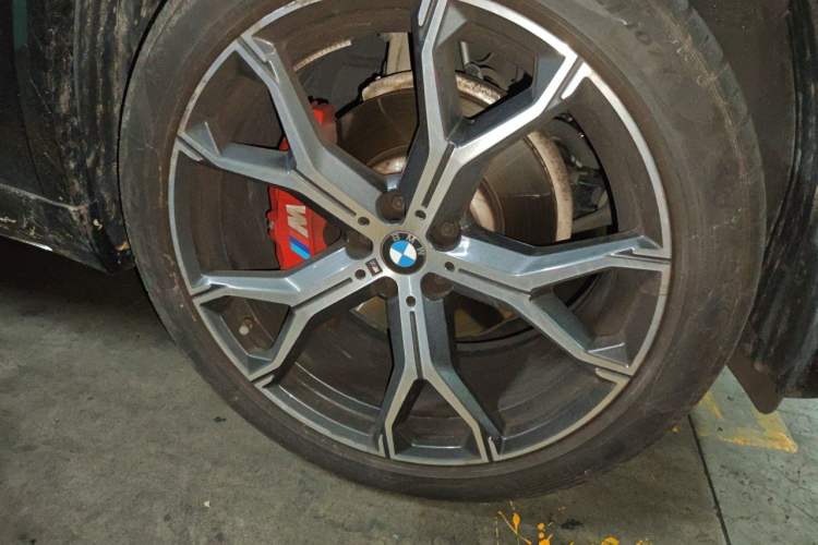 Used BMW X5 2023 xDrive 30Li Luxury M Sport Night Edition Package Right Front Wheel Hub
