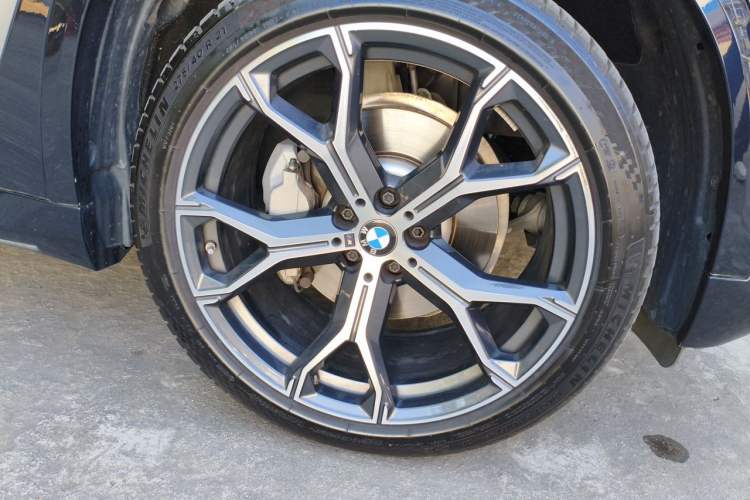 Used BMW X5 2023 xDrive 30Li Luxury M Sport Package Right Front Wheel Hub