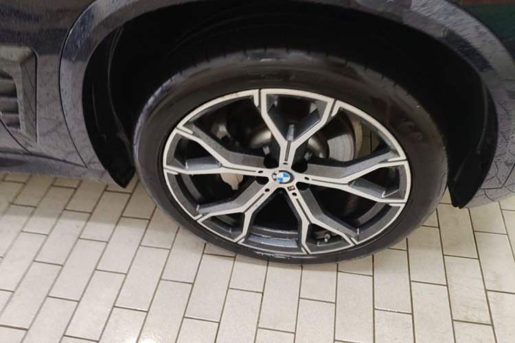 Used BMW X5 2023 xDrive 30Li Luxury M Sport Night Edition Package Right Front Wheel Hub