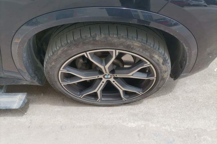 Used BMW X5 2023 xDrive 30Li Luxury M Sport Package Right Front Wheel Hub