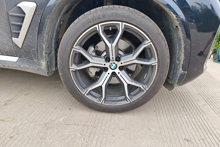 Used BMW X5 2023 xDrive 30Li Luxury M Sport Package Right Front Wheel Hub