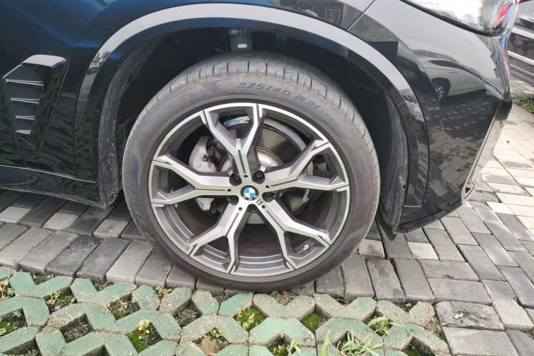 Used BMW X5 2023 xDrive 30Li Luxury M Sport Night Edition Package Right Front Wheel Hub
