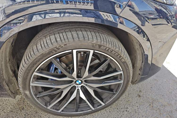 Used BMW X5 2023 xDrive 40Li M Sport Night Edition Package Right Front Wheel Hub