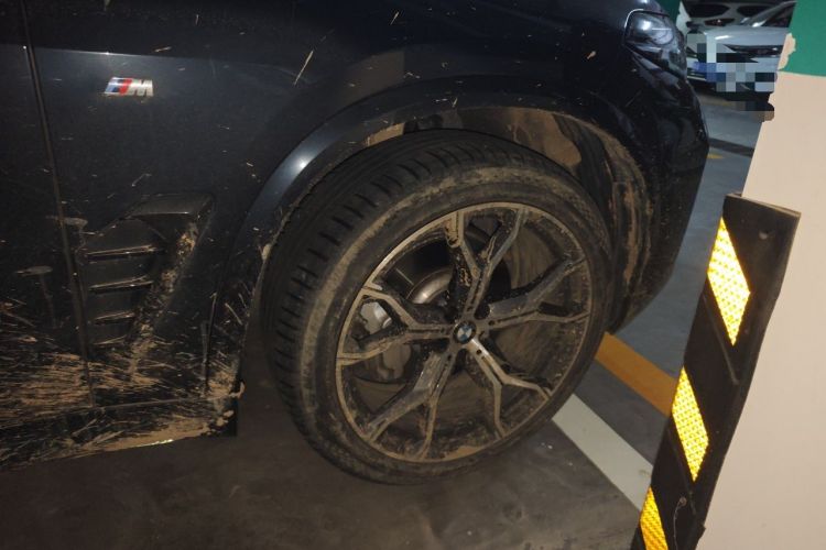Used BMW X5 2023 xDrive 30Li Luxury M Sport Night Edition Package Right Front Wheel Hub