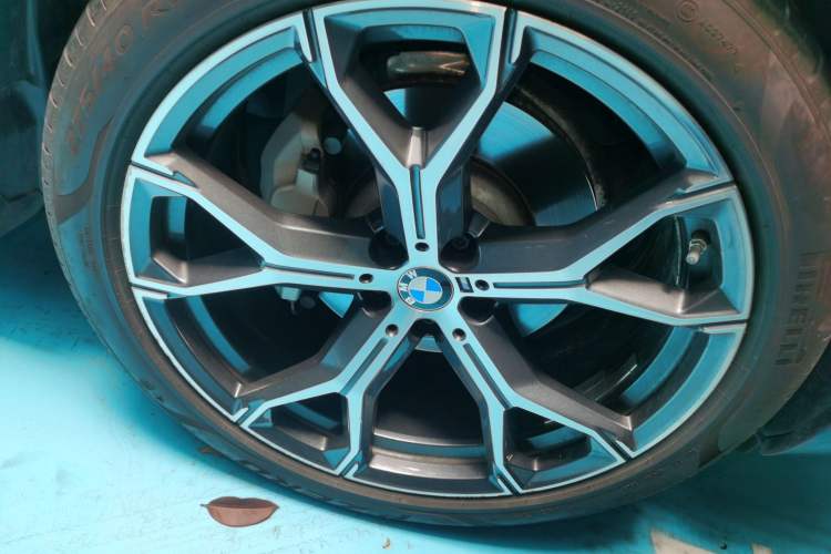 Used BMW X5 2023 xDrive 30Li Luxury M Sport Night Edition Package Right Front Wheel Hub
