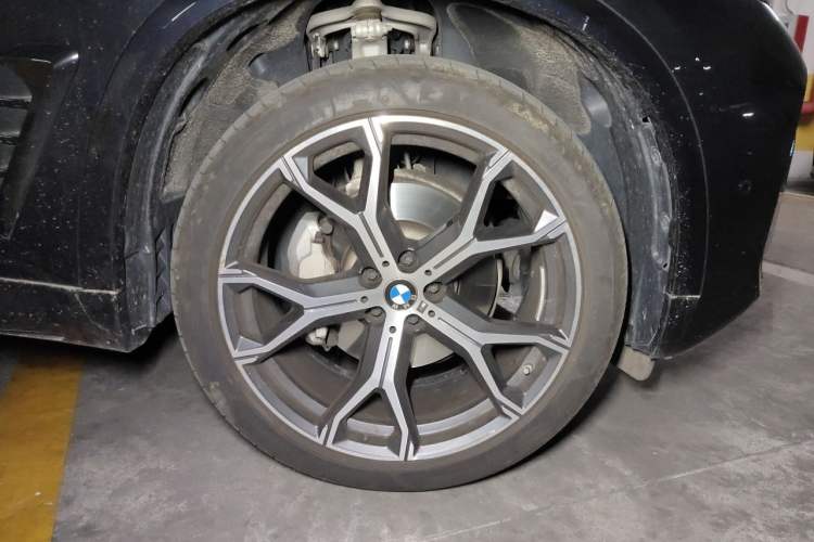 Used BMW X5 2023 xDrive 30Li Luxury M Sport Package Right Front Wheel Hub