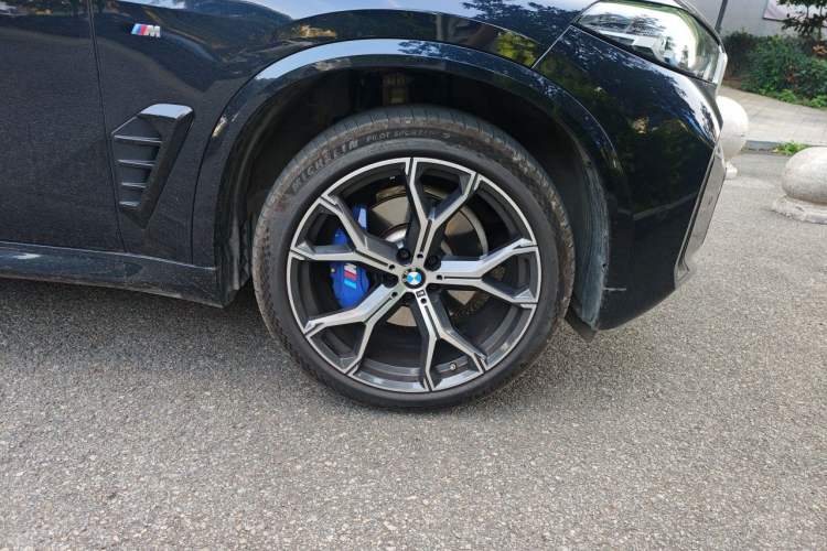 Used BMW X5 2023 xDrive 30Li Luxury M Sport Night Edition Package Right Front Wheel Hub