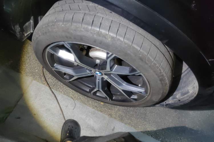 Used BMW X5 2023 xDrive 30Li Luxury M Sport Package Right Front Wheel Hub