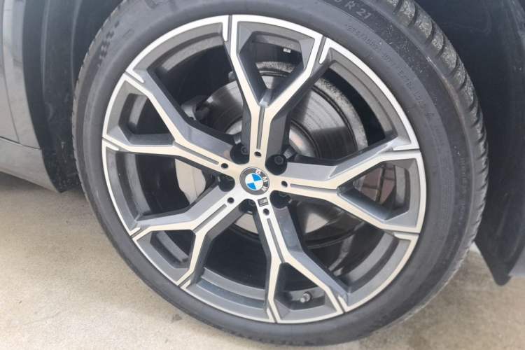 Used BMW X5 2023 xDrive 30Li Luxury M Sport Package Right Front Wheel Hub