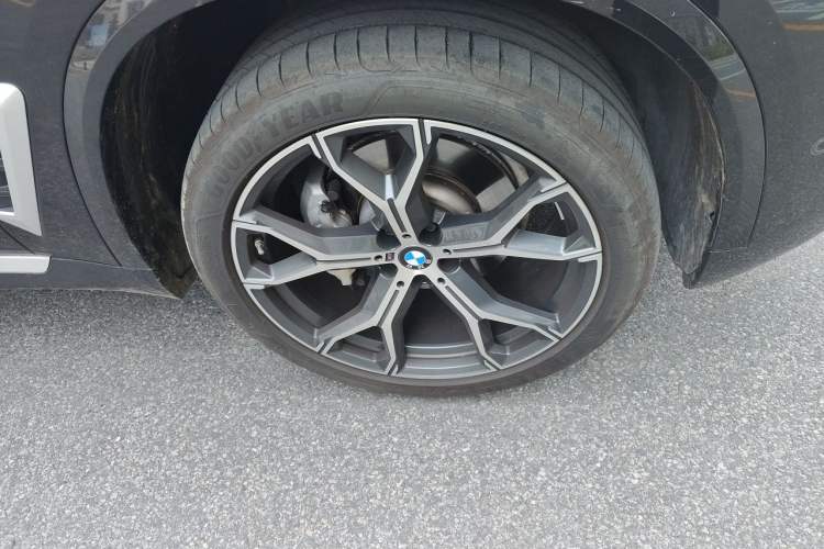 Used BMW X5 2023 xDrive 30Li Luxury M Sport Package Right Front Wheel Hub