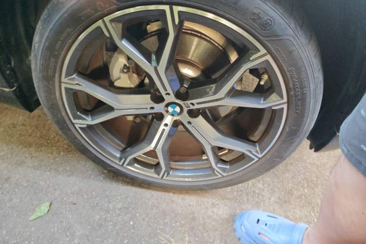 Used BMW X5 2023 xDrive 30Li Luxury M Sport Night Edition Package Right Front Wheel Hub