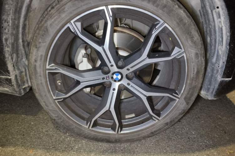 Used BMW X5 2023 xDrive 30Li Luxury M Sport Package Right Front Wheel Hub