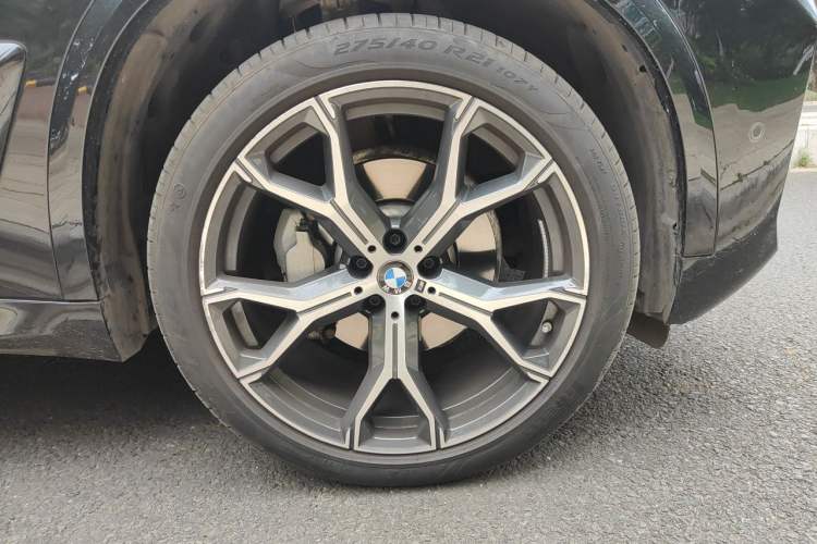 Used BMW X5 2023 xDrive 30Li Luxury M Sport Night Edition Package Right Front Wheel Hub
