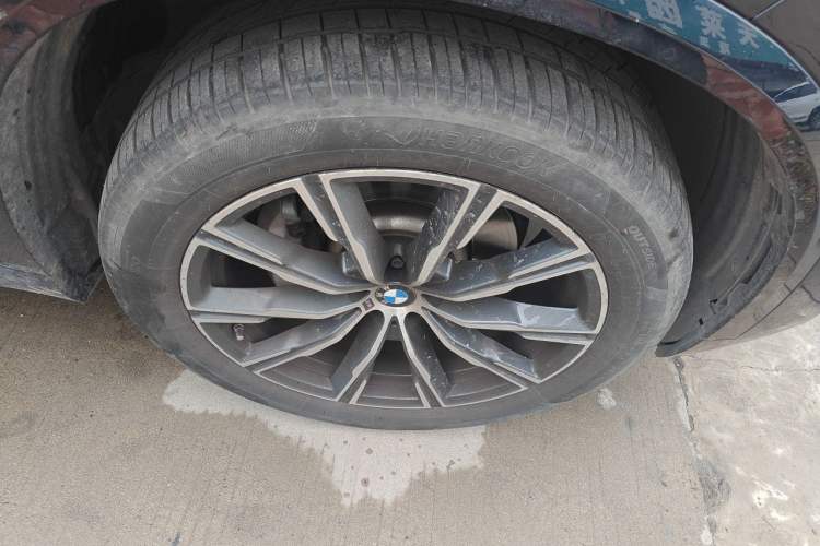 Used BMW X5 2023 xDrive 30Li M Sport Package Right Front Wheel Hub