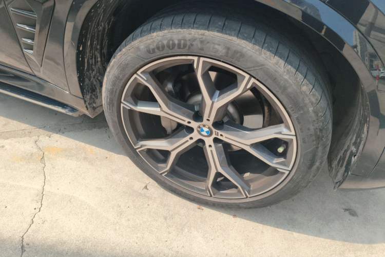 Used BMW X5 2023 xDrive 30Li Luxury M Sport Night Edition Package Right Front Wheel Hub