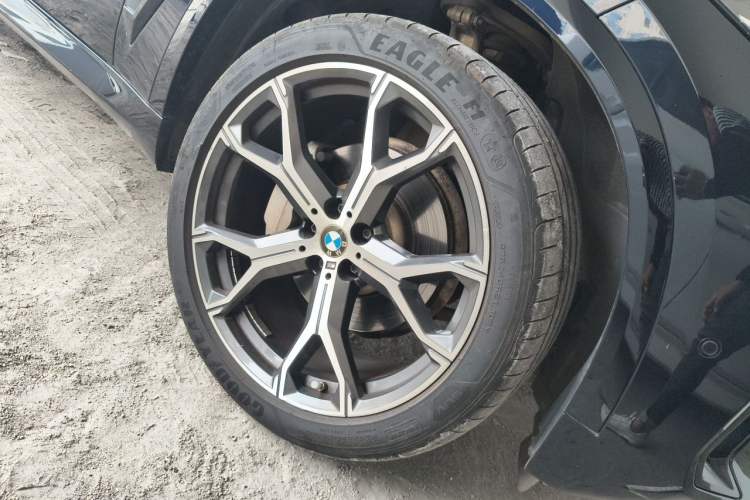 Used BMW X5 2023 xDrive 30Li Luxury M Sport Night Edition Package Right Front Wheel Hub