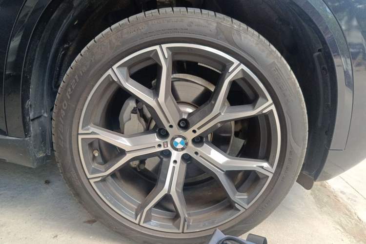 Used BMW X5 2023 xDrive 30Li Luxury M Sport Package Right Front Wheel Hub