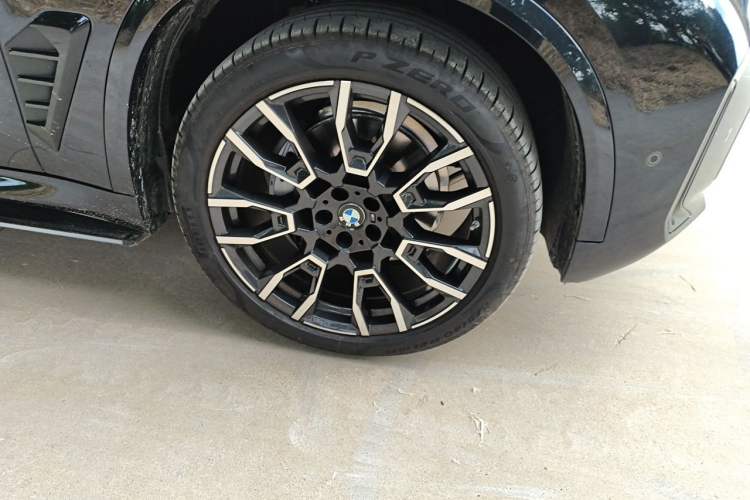 Used BMW X5 2023 xDrive 40Li M Sport Night Edition Package Right Front Wheel Hub
