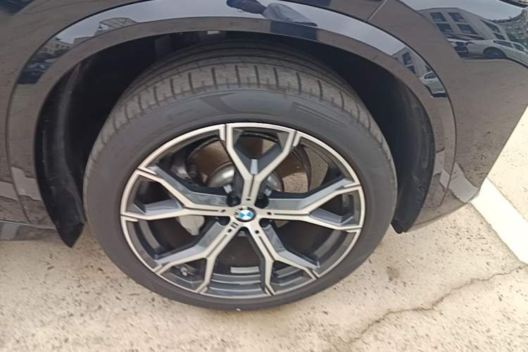 Used BMW X5 2023 xDrive 30Li Luxury M Sport Package Right Front Wheel Hub