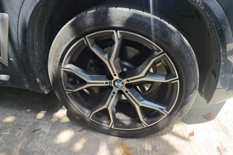 Used BMW X5 2023 xDrive 30Li Luxury M Sport Package Right Front Wheel Hub