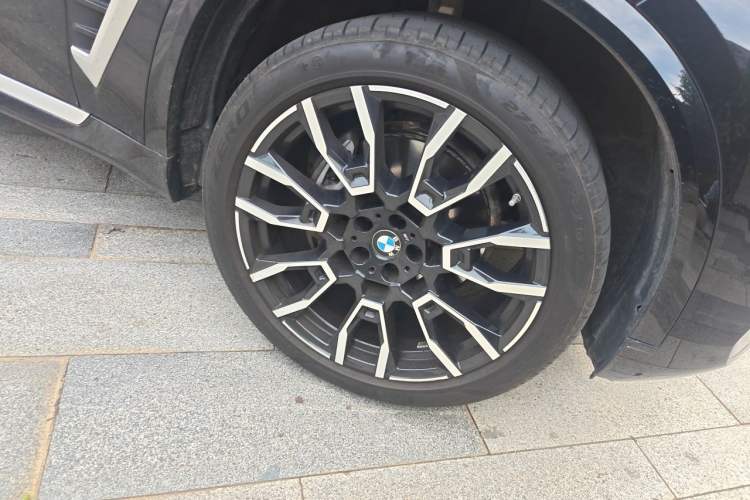 Used BMW X5 2023 xDrive 40Li M Sport Night Edition Package Right Front Wheel Hub