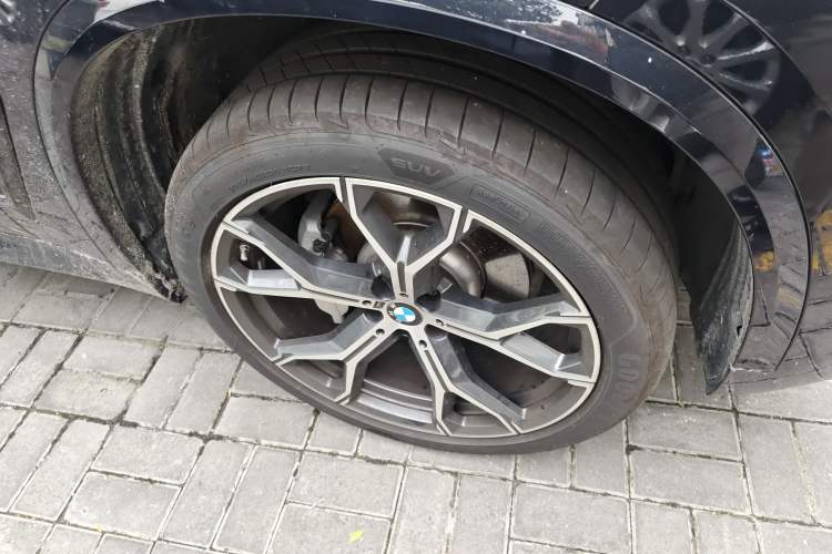 Used BMW X5 2023 xDrive 30Li Luxury M Sport Night Edition Package Right Front Wheel Hub