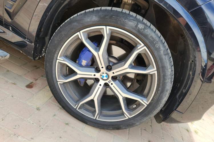 Used BMW X5 2023 xDrive 30Li Luxury M Sport Night Edition Package Right Front Wheel Hub