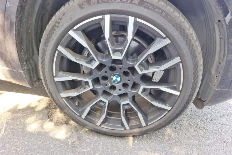 Used BMW X5 2023 xDrive 40Li M Sport Night Edition Package Right Front Wheel Hub
