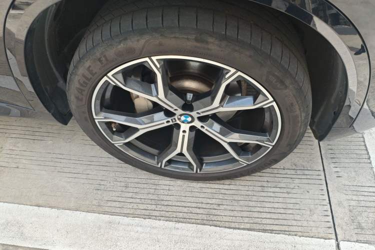 Used BMW X5 2023 xDrive 30Li Luxury M Sport Night Edition Package Right Front Wheel Hub