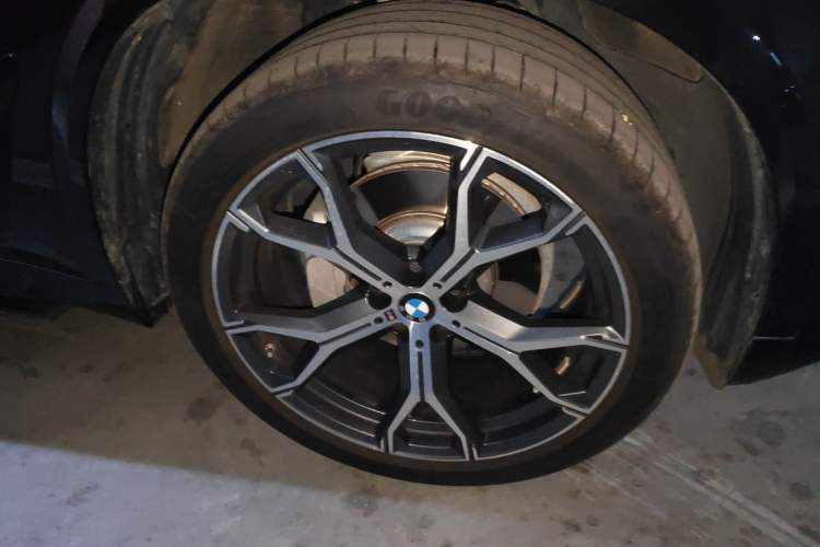 Used BMW X5 2023 xDrive 30Li Luxury M Sport Night Edition Package Right Front Wheel Hub