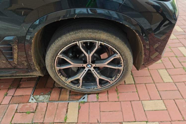 Used BMW X5 2023 xDrive 30Li Luxury M Sport Night Edition Package Right Front Wheel Hub
