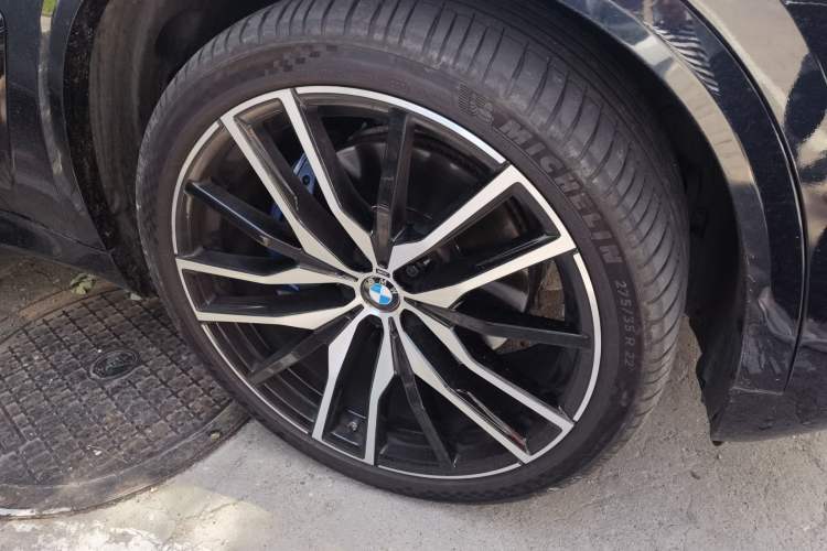 Used BMW X5 2023 xDrive 40Li M Sport Night Edition Package Right Front Wheel Hub