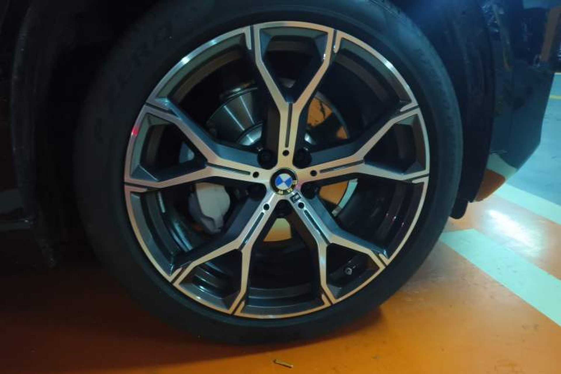 Used BMW X5 2023 xDrive 30Li Luxury M Sport Night Edition Package Right Front Wheel Hub