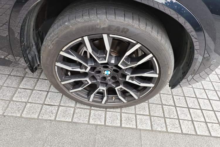 Used BMW X5 2023 xDrive 40Li M Sport Night Edition Package Right Front Wheel Hub