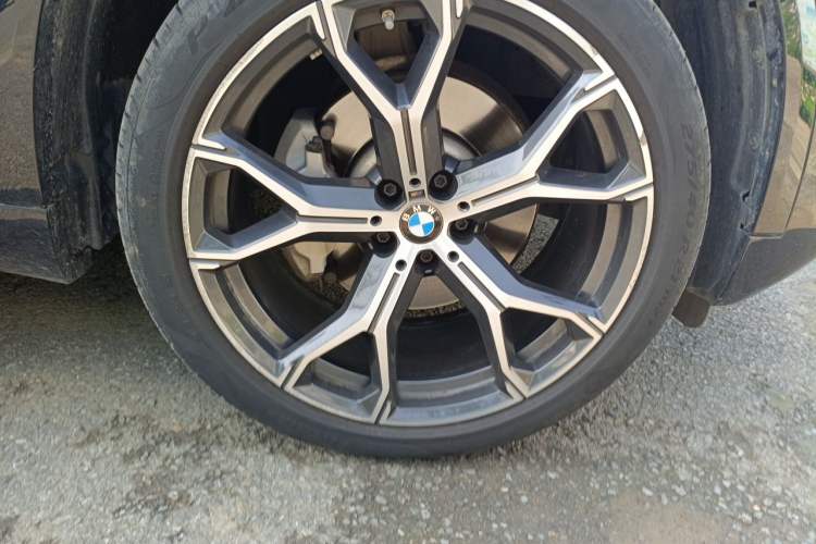 Used BMW X5 2023 xDrive 30Li Luxury M Sport Night Edition Package Right Front Wheel Hub