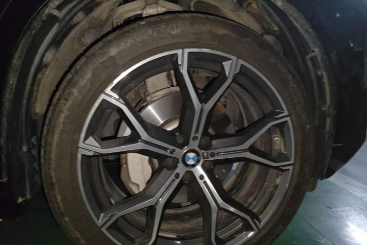 Used BMW X5 2023 xDrive 30Li Luxury M Sport Night Edition Package Right Front Wheel Hub