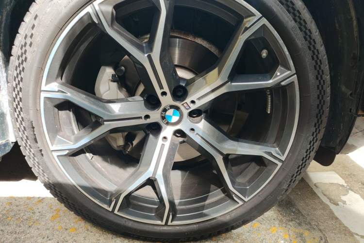 Used BMW X5 2023 xDrive 30Li Luxury M Sport Night Edition Package Right Front Wheel Hub