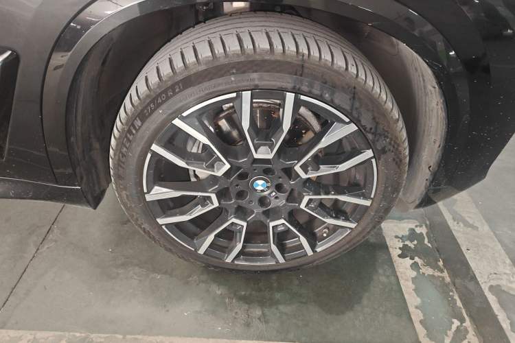 Used BMW X5 2023 xDrive 40Li M Sport Night Edition Package Right Front Wheel Hub