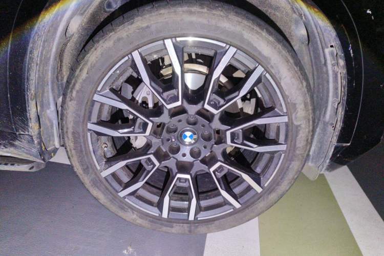 Used BMW X5 2023 xDrive 40Li M Sport Night Edition Package Right Front Wheel Hub