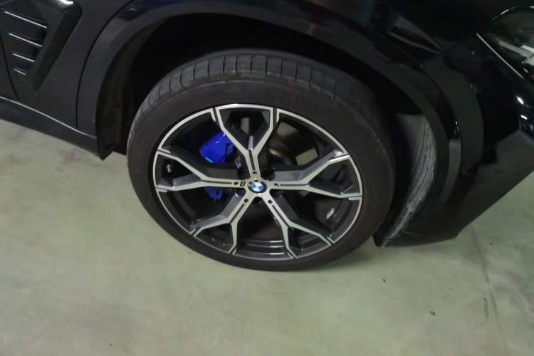 Used BMW X5 2023 xDrive 30Li Luxury M Sport Package Right Front Wheel Hub