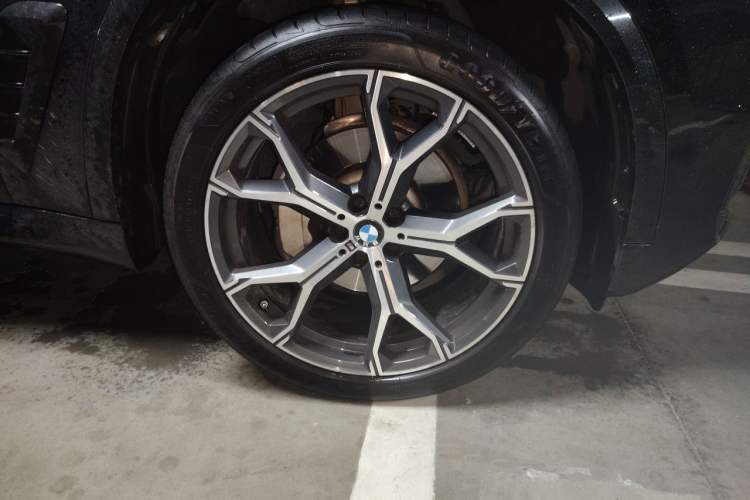 Used BMW X5 2023 xDrive 30Li Luxury M Sport Package Right Front Wheel Hub