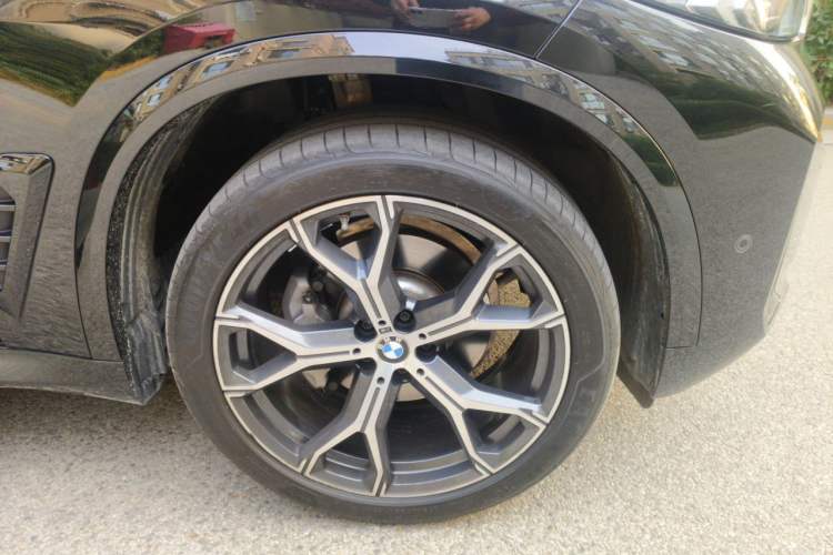 Used BMW X5 2023 xDrive 30Li Luxury M Sport Night Edition Package Right Front Wheel Hub