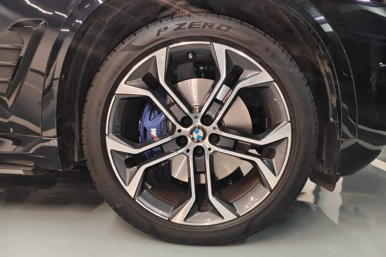 Used BMW X5 2023 xDrive 40Li Luxury Edition M Sport Night Vision Package Right Front Wheel Hub